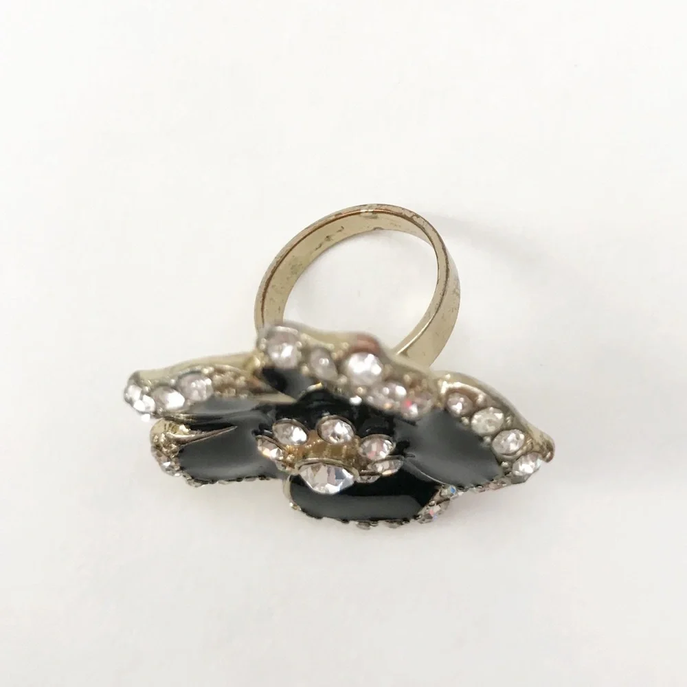Black flower fashion ring - Picture 4 of 4
